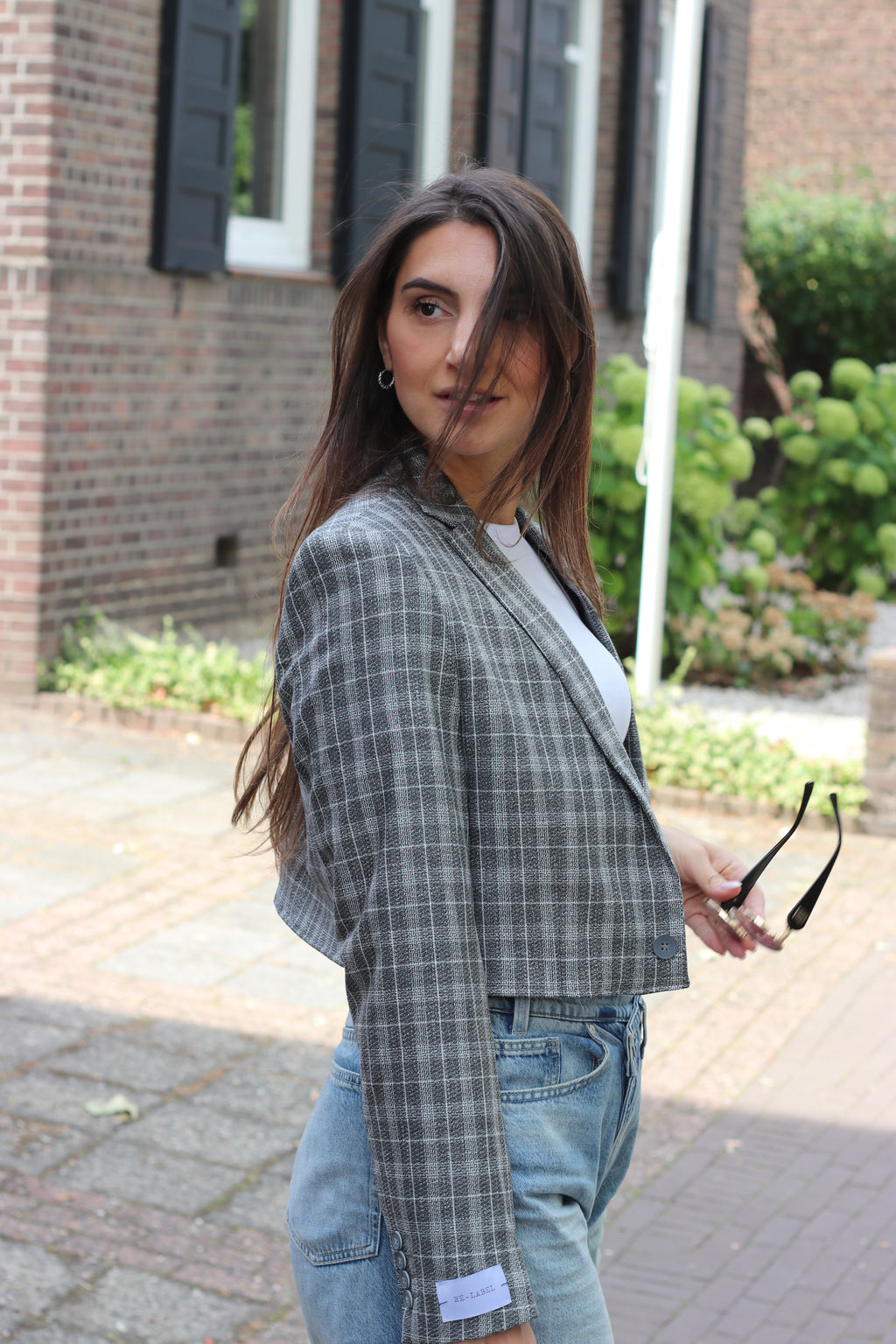 Cropped grey checkered blazer