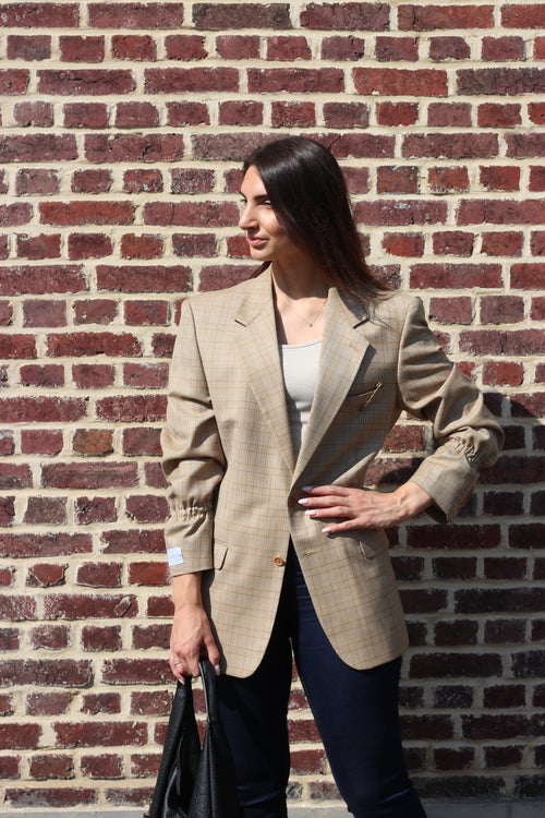 Beige checkered blazer with elastic sleeves