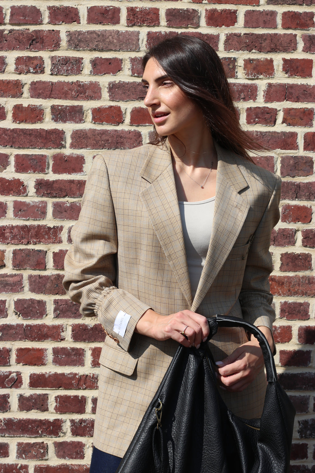 Beige checkered blazer with elastic sleeves