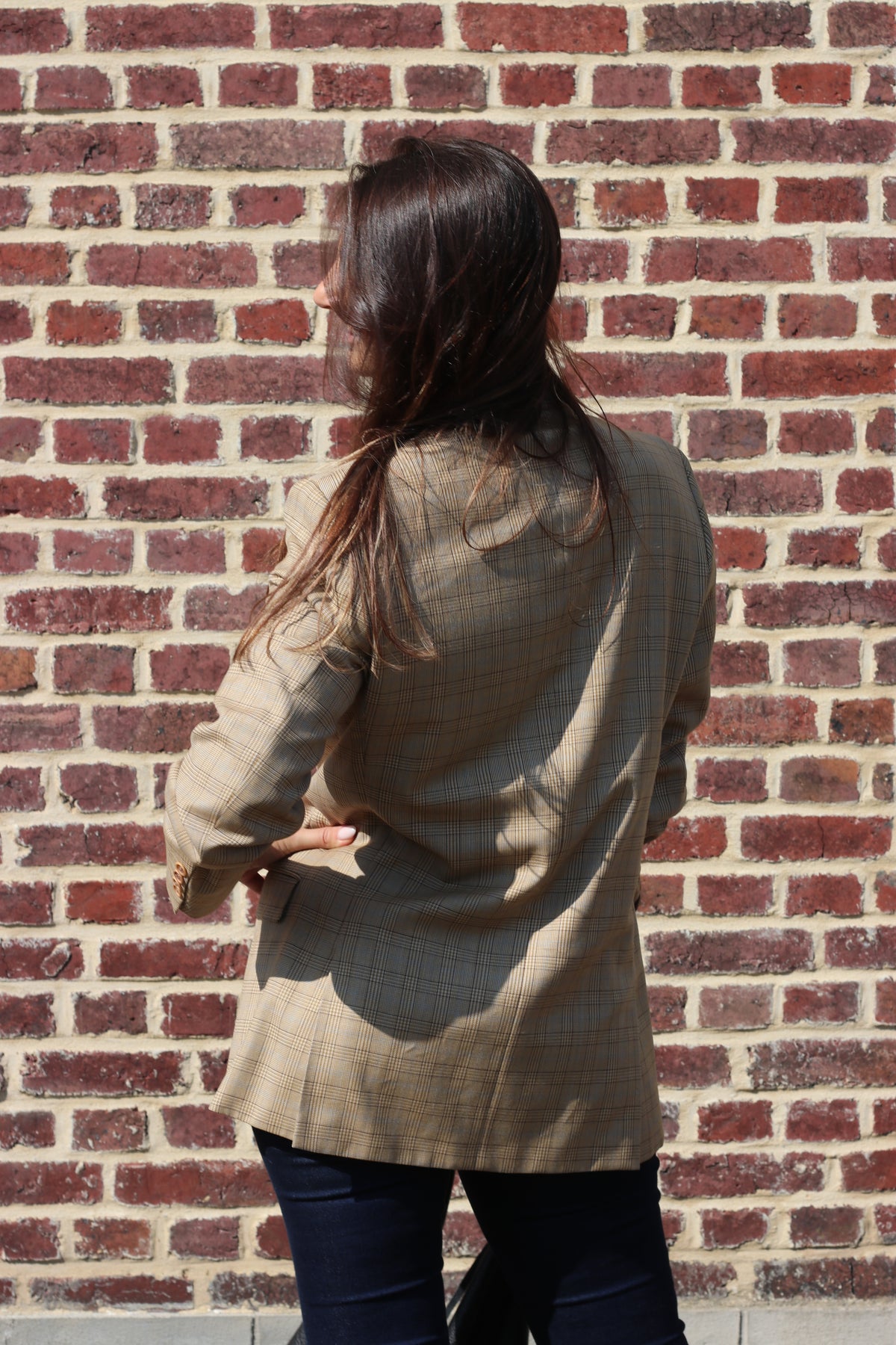 Beige checkered blazer with elastic sleeves