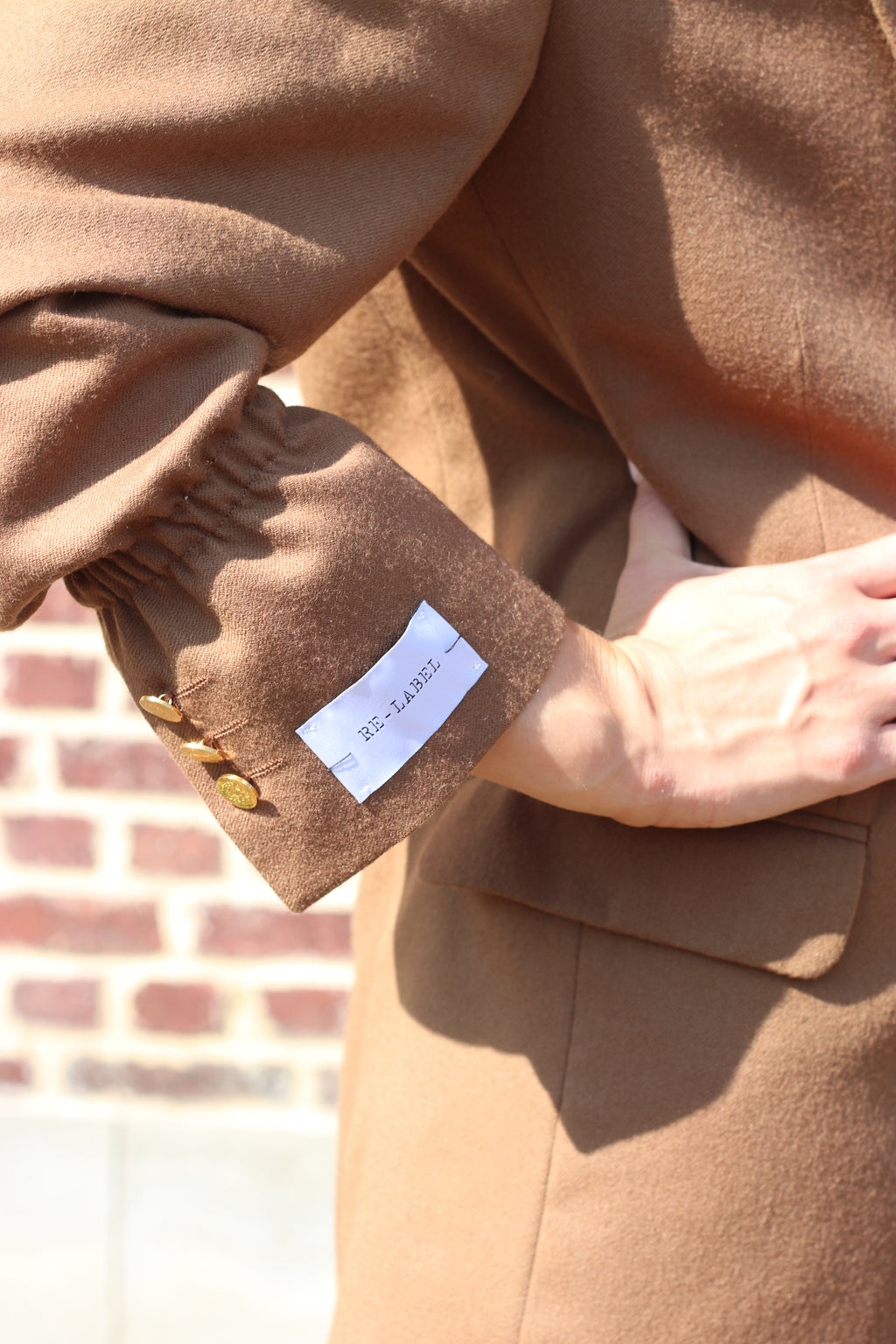Brown blazer with elastic sleeves